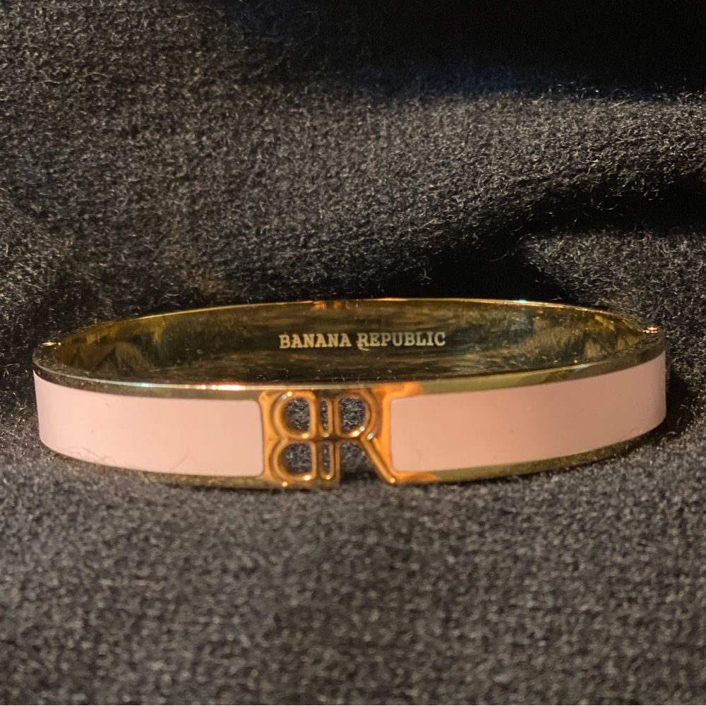 BANANA REPUBLIC!! Pink Bangle Bracelet